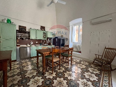 Foto Case semi ndipendenti a Monopoli Centro di 183 m² con 4 locali