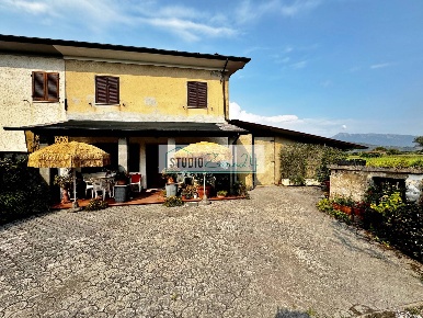 Foto Case semi ndipendenti in via saponiera, Pietrasanta di 210 m²