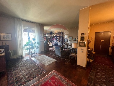 Foto Appartamento in Via Montello, Saronno di 145 m² con 3 locali