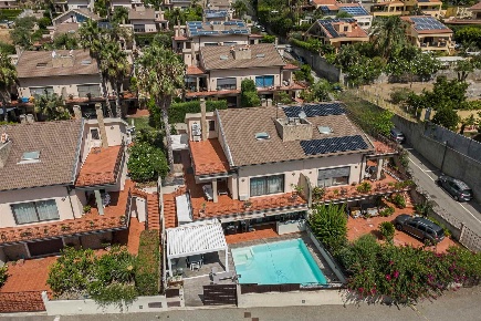 Foto Villa unifamiliare a Messina Ganzirri di 330 m² con 10 locali