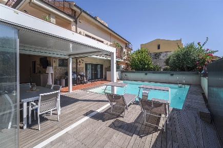 Foto Villa unifamiliare a Messina Ganzirri di 330 m² con 10 locali