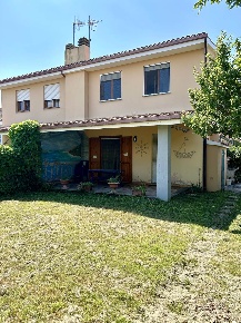 Foto Villa a schiera in Via dei Ceriti, Tarquinia Marina Velca di 70 m²