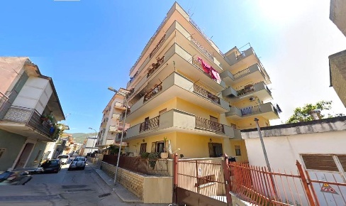 Foto Appartamento in Via Gubbio, Mondragone di 100 m² con 4 locali