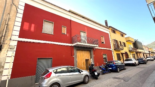Foto Casa indipendente in via gaeta, Mondragone di 400 m² con 7 locali