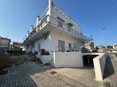 Foto Box a Civitanova Marche di 42 m² con 1 locali in vendita