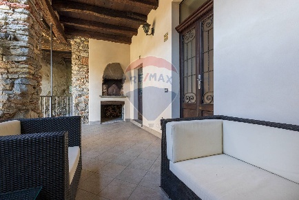 Foto Appartamento in Via Scirello, Luvinate di 91 m² con 2 locali