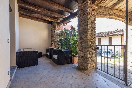 Foto Appartamento in Via Scirello, Luvinate di 91 m² con 2 locali