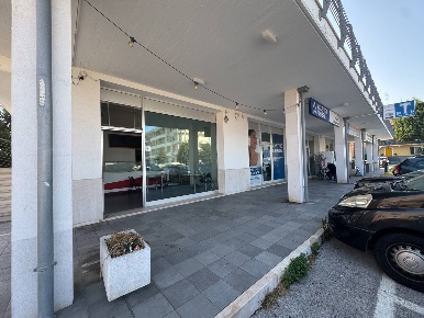 Foto Attività commerciale a Civitanova Marche di 55 m² con 3 locali