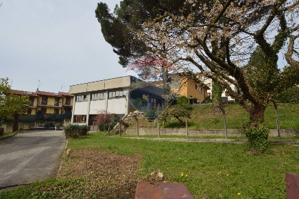 Foto Capannone industriale a Varese Bizzozzero di 200 m² in affitto