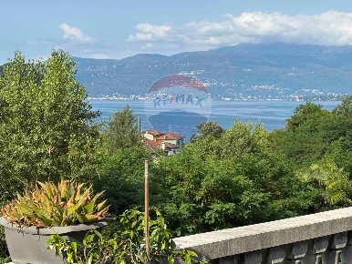 Foto Casa indipendente in Via Mazzini, Castelveccana Castello di 180 m²