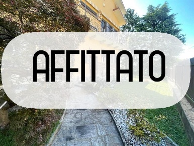 Foto Appartamento in Via Damiano Chiesa, Gavirate Centro di 90 m²