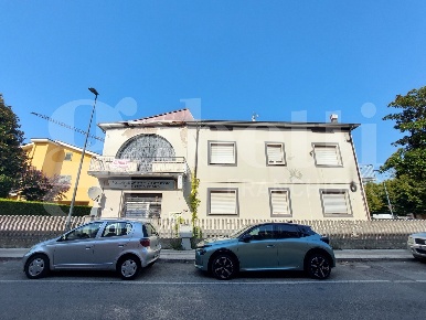 Foto Appartamento in Via Camillo Benso Conte di Cavour 10, Centro di 550 m²