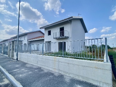 Foto Villa a schiera in Via Amleto Bertoni 1, Saluzzo di 180 m² in vendita