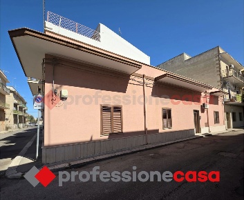 Foto Casa indipendente in Via Montegrappa 56/2, Taranto di 115 m²