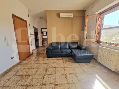 Foto Appartamento in Via asproni 13, Sestu di 226 m² con 5 locali