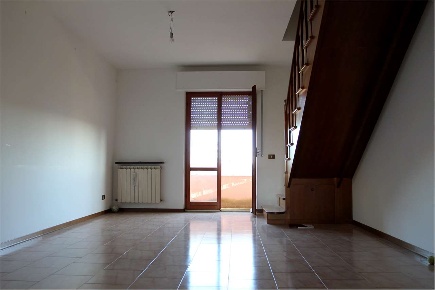 Foto Appartamento a Osimo di 100 m² con 9 locali in affitto