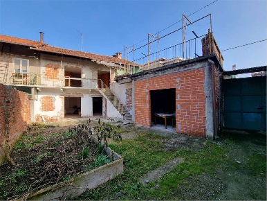 Foto Appartamento in via san martino, Montanaro di 125 m² con 5 locali