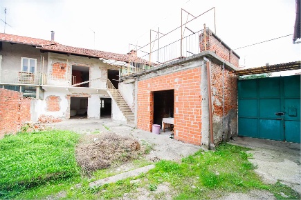 Foto Appartamento in via san martino, Montanaro di 125 m² con 5 locali