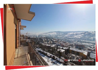 Foto Appartamento in VIA CRISPI, Potenza di 145 m² con 8 locali in affitto