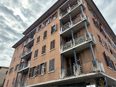 Foto Appartamento in Via Matteotti 37, Malnate Centro di 85 m² con 3 locali