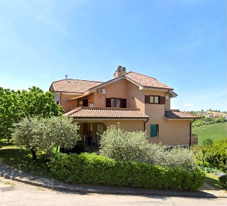 Foto Appartamento in Via Pacifico Marini, Petritoli Centro di 240 m²