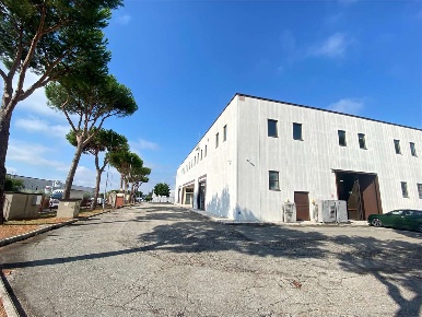 Foto Capannone industriale a Perugia di 600 m² con 2 locali in affitto