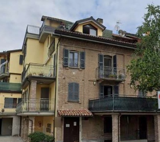 Foto Appartamento in Via S. Carlo, Nizza Monferrato di 108 m² con 5 locali
