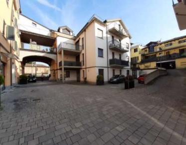 Foto Appartamento in Via San Carlo, Nizza Monferrato di 96 m² con 4 locali