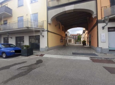 Foto Box in Via S. Carlo, Nizza Monferrato di 27 m² con 1 locali in vendita