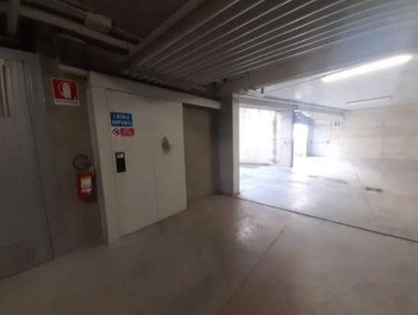 Foto Box in Via S. Carlo, Nizza Monferrato di 42 m² con 1 locali in vendita