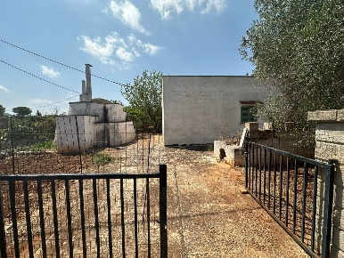 Foto Villa unifamiliare in SP28, Ostuni di 68 m² con 5 locali in vendita