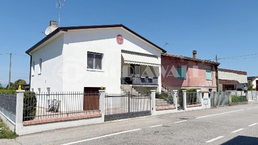 Foto Casa indipendente in Via Quattro Strade 108, Annone Veneto Centro