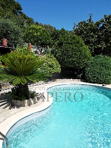 Foto Villa unifamiliare in Via delle Ginestre 8, Ventimiglia di 100 m²
