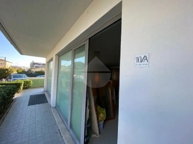 Foto Negozio in Via della Vetraia, Viareggio Centro di 82 m² con 1 locali