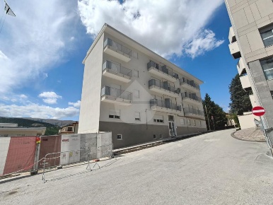 Foto Appartamento in PIAZZALE PAOLI, L'Aquila Villa Comunale di 95 m²