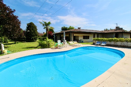 Foto Villa unifamiliare a Manerbio Centro di 232 m² con 4 locali in vendita