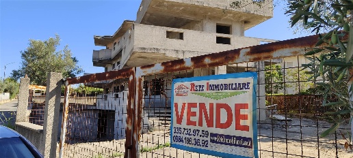 Foto Villa unifamiliare a Mendicino Rosario di 880 m² con 14 locali