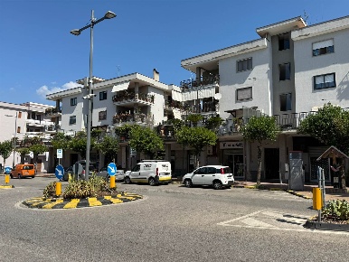 Foto Locale commerciale in Via Roma 384, Bellizzi Centro di 150 m²