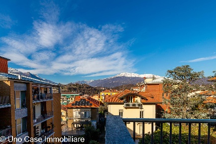 Foto Appartamento in via monte brogliero 6, Ivrea di 80 m² con 4 locali