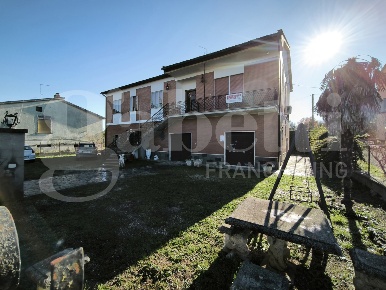 Foto Appartamento in Via montilapi 9, Gallese di 85 m² con 4 locali