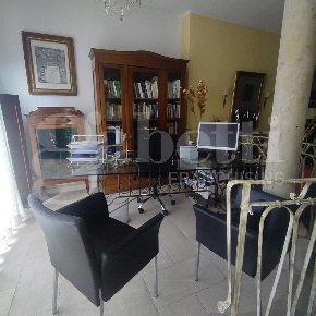 Foto Appartamento in Via CARLOFORTE 22, Oristano Centro di 191 m²