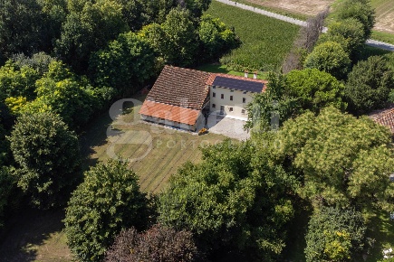Foto Rustico in Via Annia 59, Portogruaro di 420 m² con 3 locali in vendita