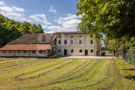Foto Rustico in Via Annia 59, Portogruaro di 420 m² con 3 locali in vendita