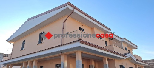 Foto Villa unifamiliare in Via Amalfi 1, Pomezia di 90 m² con 4 locali