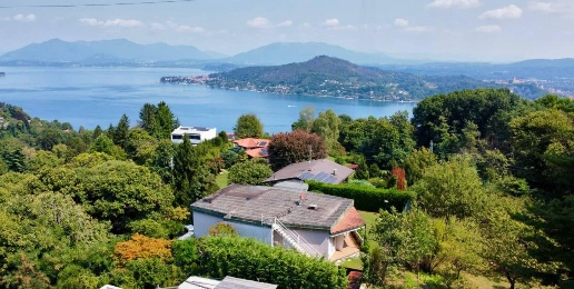Foto Villa singola in dagnente, Arona di 250 m² con 4 locali in vendita