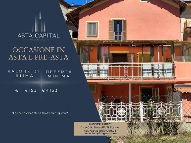 Foto Appartamento in via del Castello, Farigliano di 113 m² con 10 locali