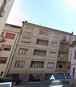 Foto Appartamento in via Fiumalbi, Pontedera Centro di 126 m² con 4 locali