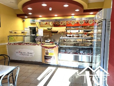 Foto Locale commerciale in Via del Passeggio, Forano Centro di 100 m²