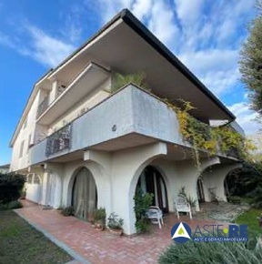 Foto Villa unifamiliare in frazione di San Donato Via Romaiano, San Miniato