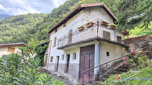 Foto Villa unifamiliare in Via Nazionale, Cedegolo di 84 m² con 4 locali
